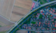 image vue du ciel avec des champs séparés d'une zone pavillonnaire par une route