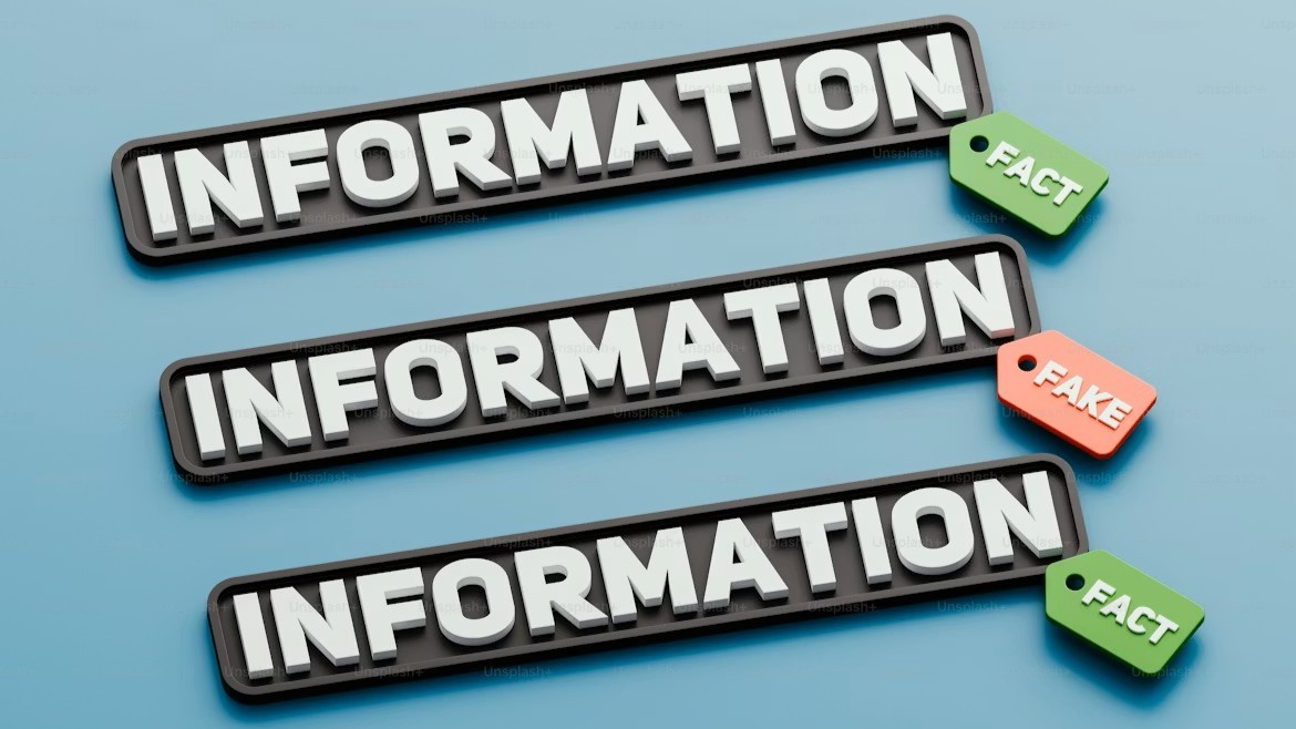 Three signs saying "information". The first and second sign has the tag "fact", the second "fake". 